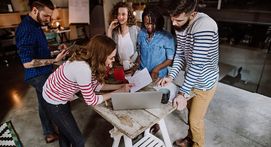 Jóvenes en un taller
