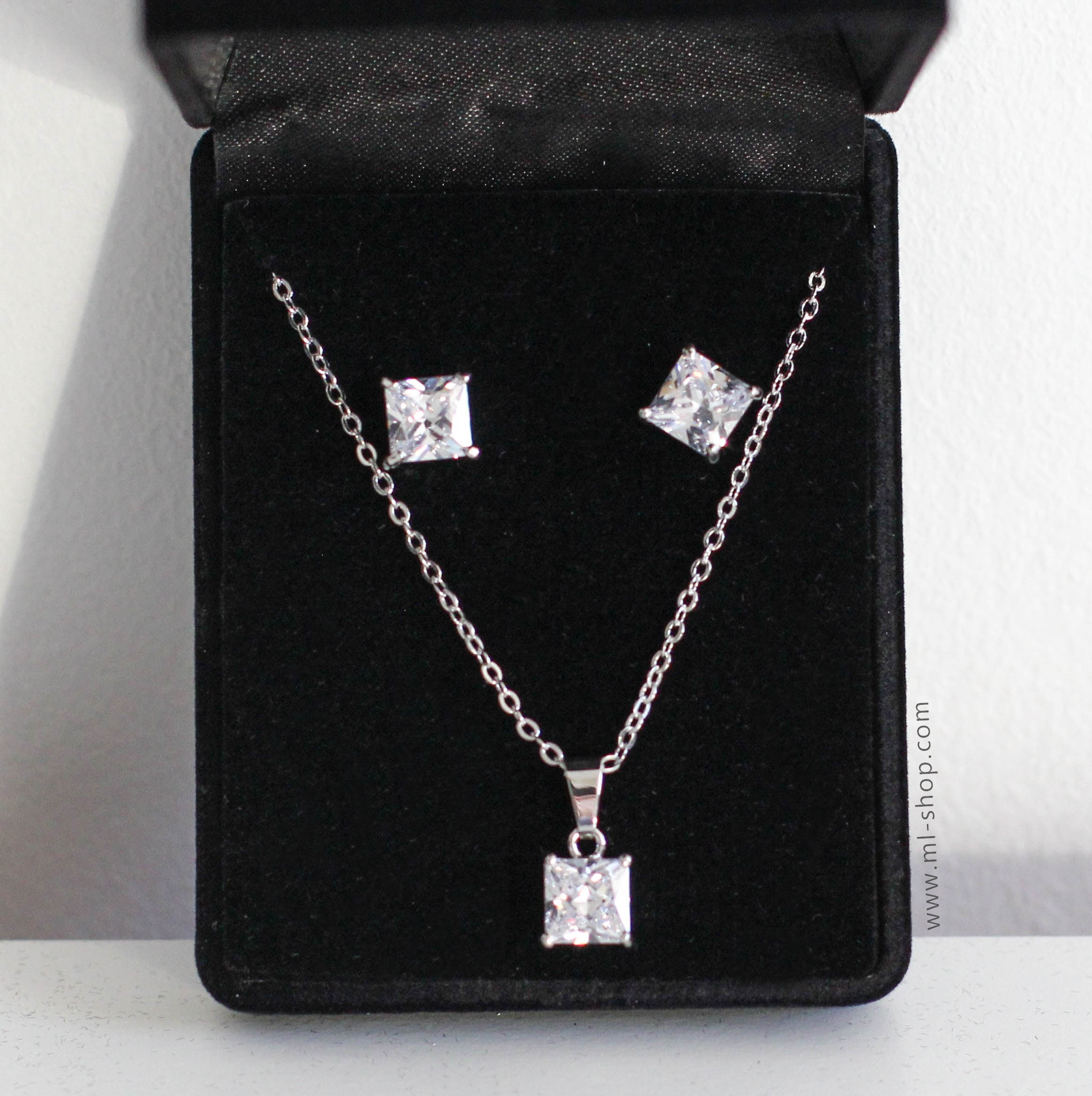 Parure en coffret collier pendentif zircon cubique + boucles 20079