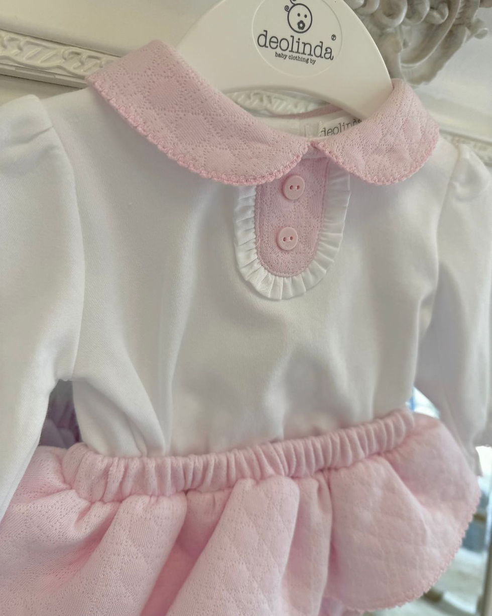 Deolinda pink frill jampant paired with a white blouse with a pink rounded collar