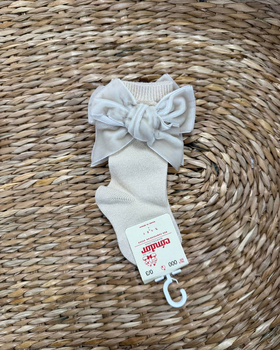 Thumbnail: Condor velvet knee high bow socks in beige