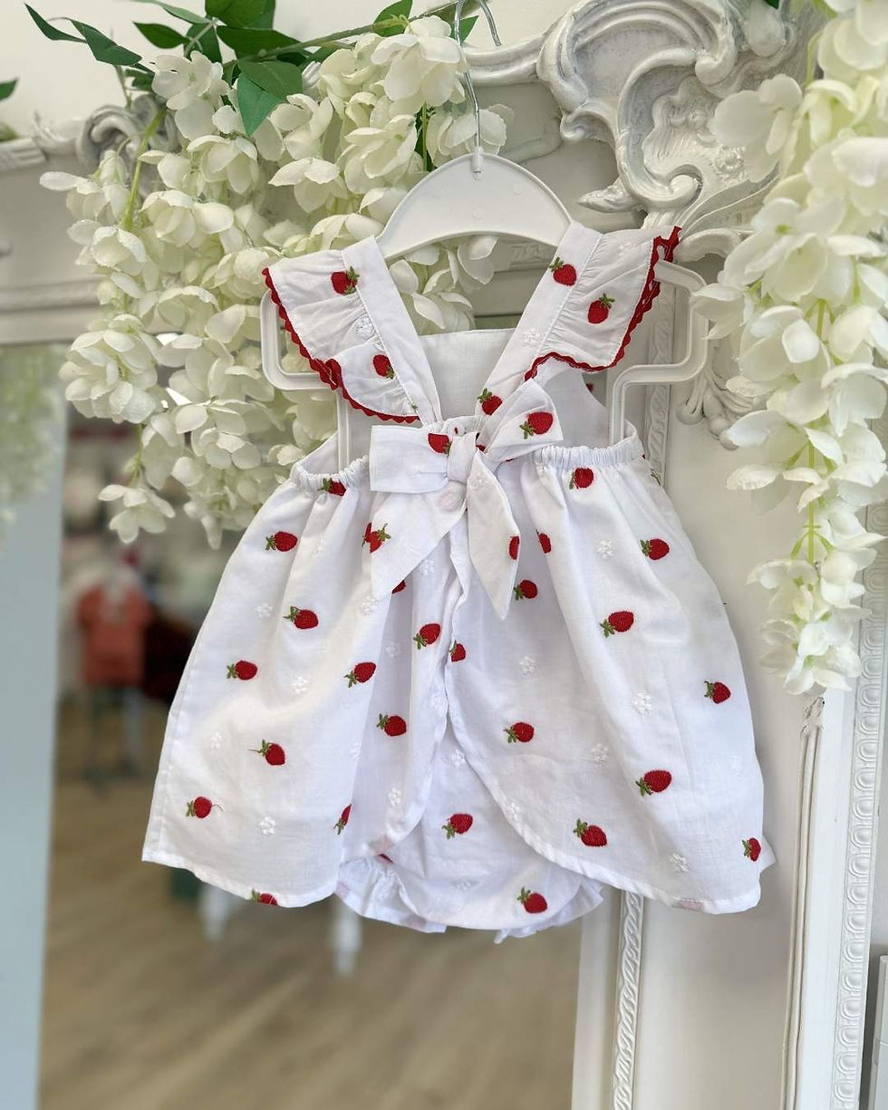 Deolinda white dress and pants with embroidered strawberries