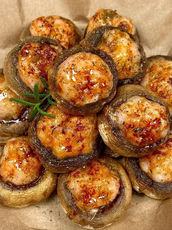 Close-up of stuffed mushrooms; food photography. Delicious appetizer, savory taste. Yang Sao 杨嫂炸串