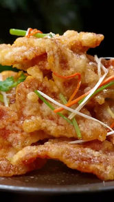 Close-up of crispy fried food with colorful garnish. Yang Sao 杨嫂炸串 appears.