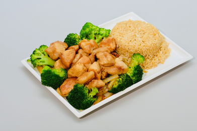 Stir-fried chicken and broccoli with rice
