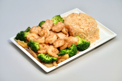 Plate of shrimp, chicken, broccoli, and fried rice