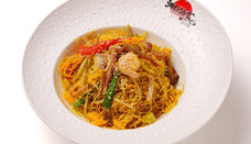 盘子里美味的炒面 Empire Dim Sum