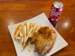 炸鸡腿和薯条，可口可乐 Coca-Cola 桌面美食， Chicken's Corner