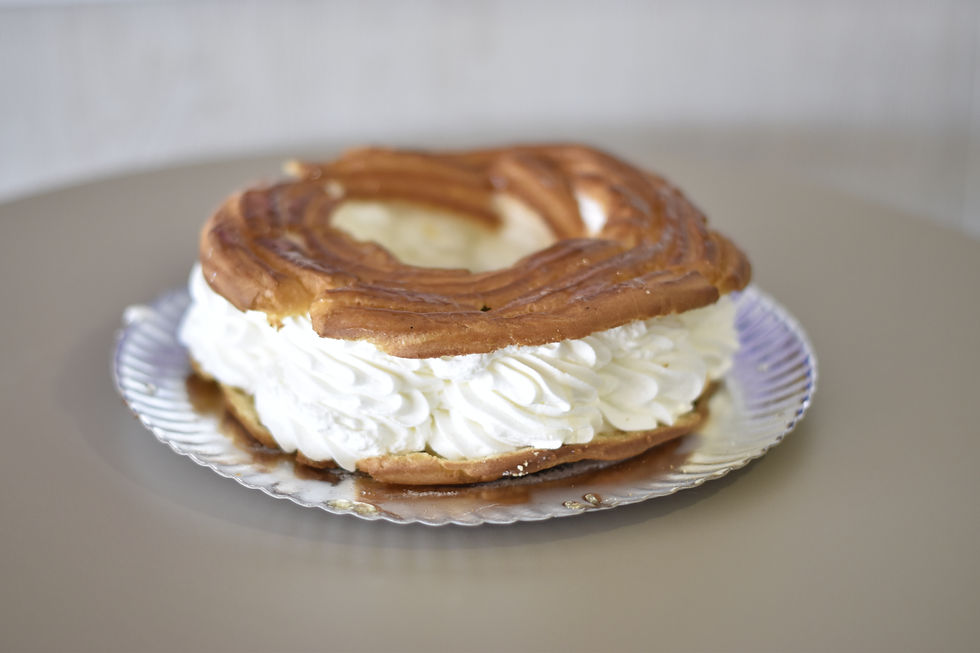 Cream-filled ring cake