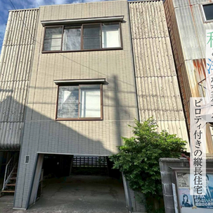 【物件番号:405 横田町三丁目6-20】和と洋が交差するピロティ付きの縦長住宅