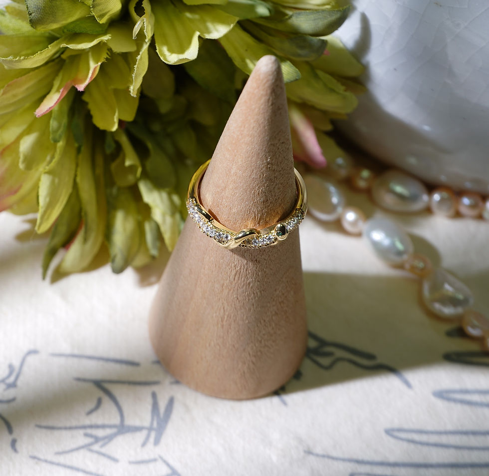 Thumbnail: Snake-shaped ring adorned with top-grade miniature cubic zirconia