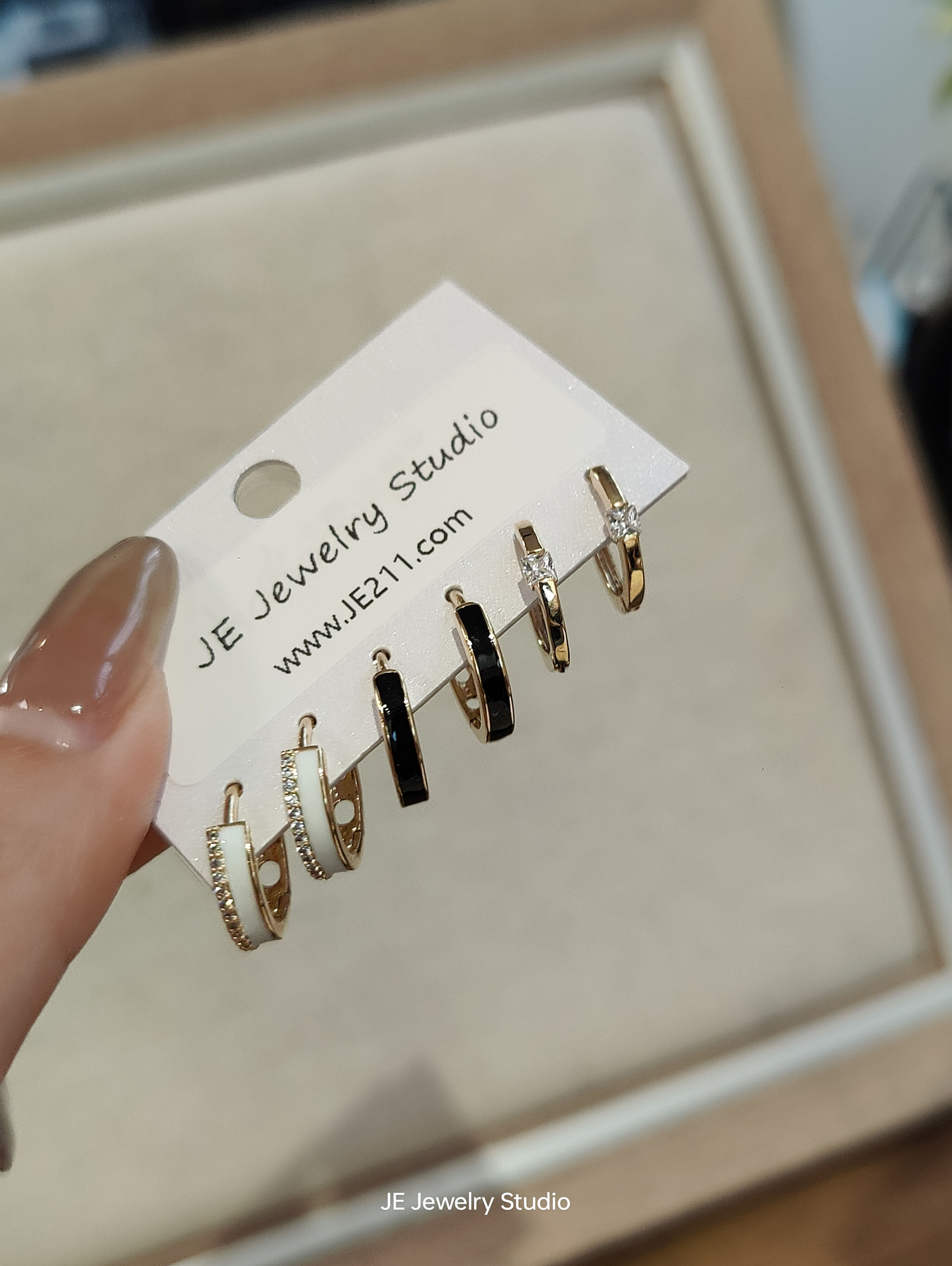 Fanshion hoop earrings, for sensitive skin，water proo