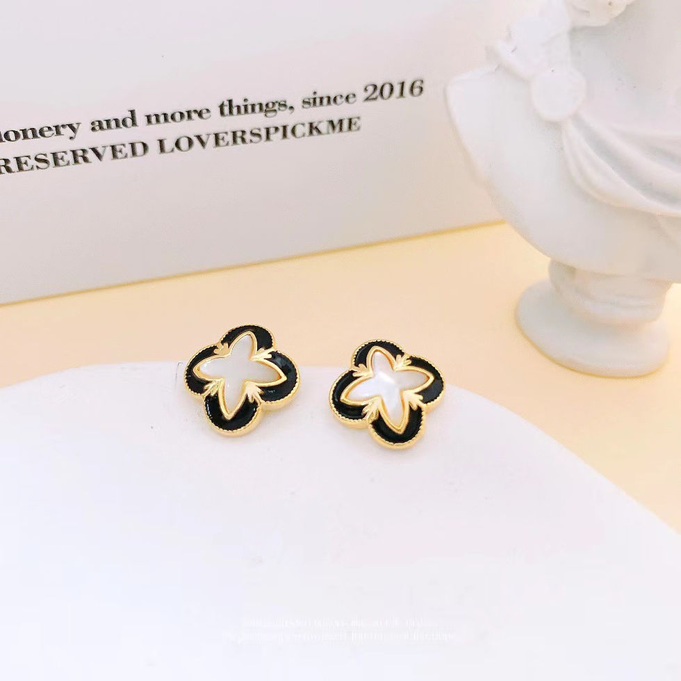 Thumbnail: 4 leaf clover stud earrings, balck, white,