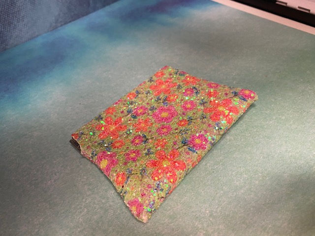 Thumbnail: Snap pouch