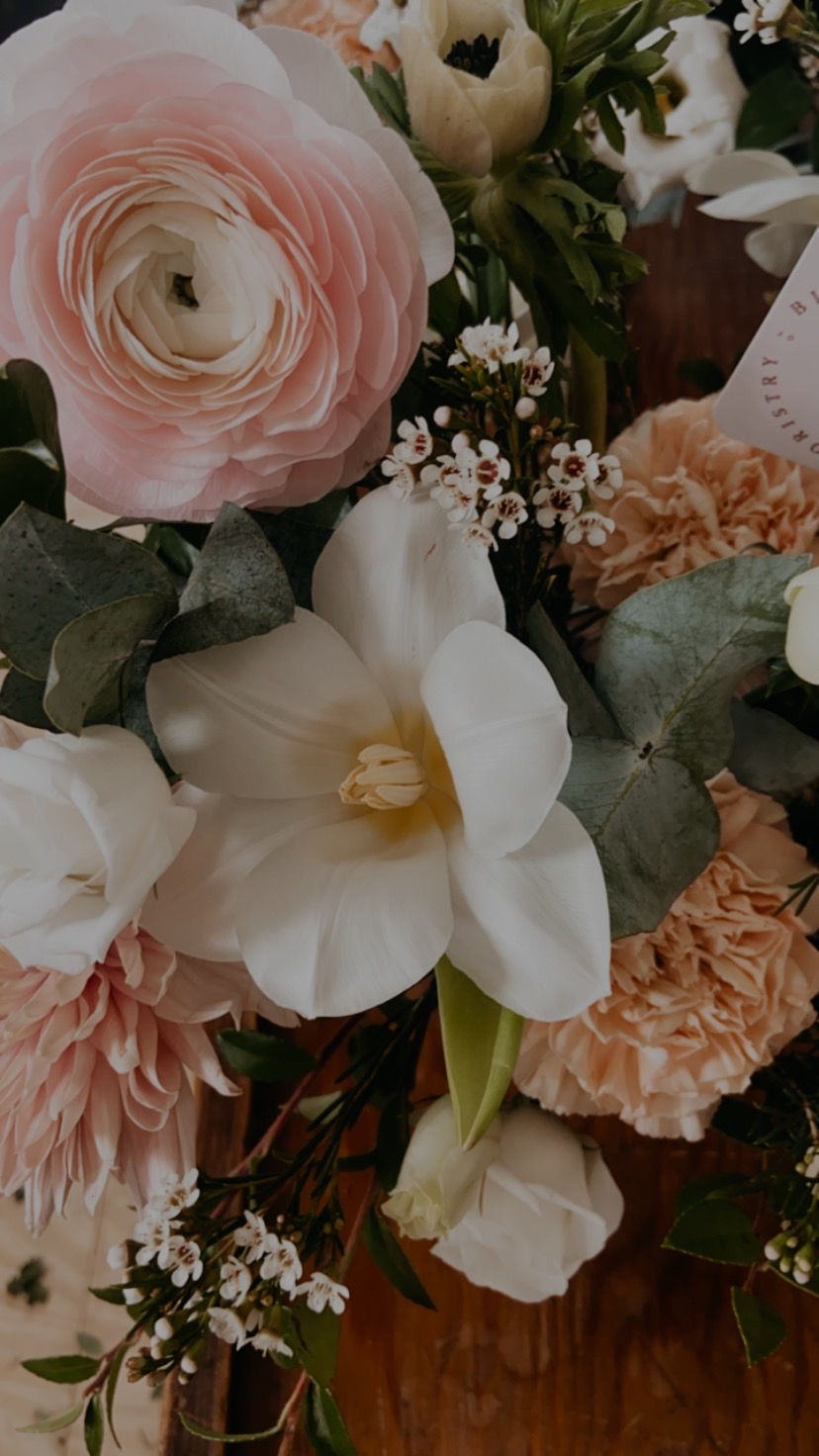 Thumbnail: Valentine’s Day florals