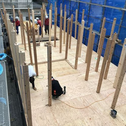 建て方 2階の柱建て込み中