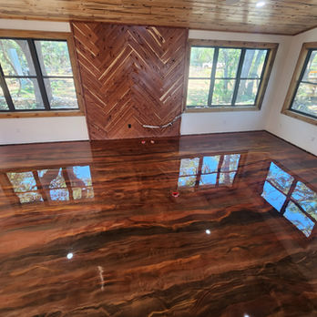 Custom wood-grain metallic epoxy flooring in a Texas residence, featuring a hand-blended 4-color pattern for a seamless hardwood aesthetic.