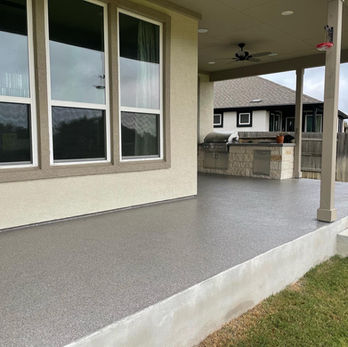Full-broadcast epoxy flake patio and garage flooring in Round Rock, TX, featuring a high-gloss, slip-resistant polyaspartic topcoat.