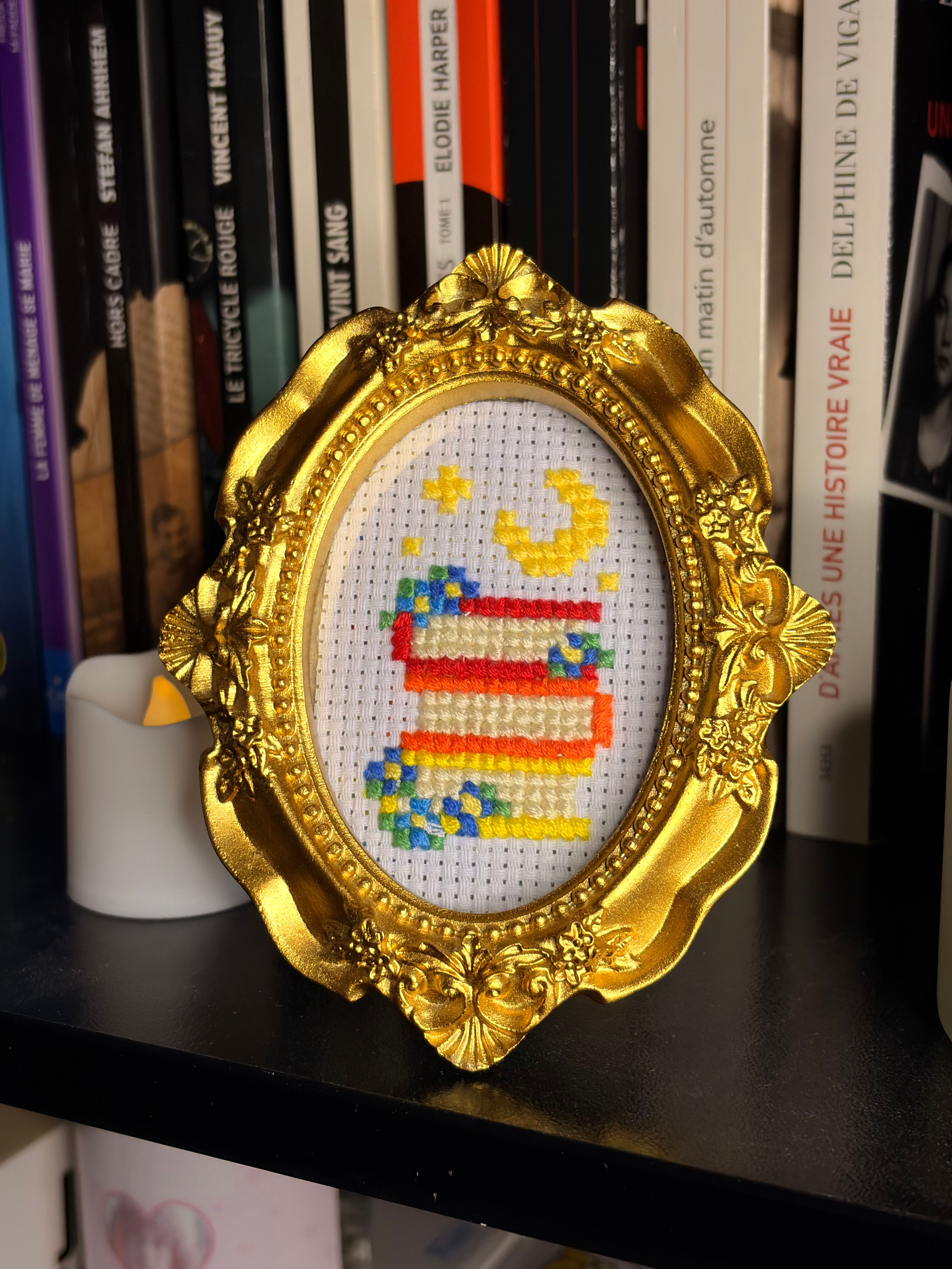 Mini broderie encadrée - Midnight Reader