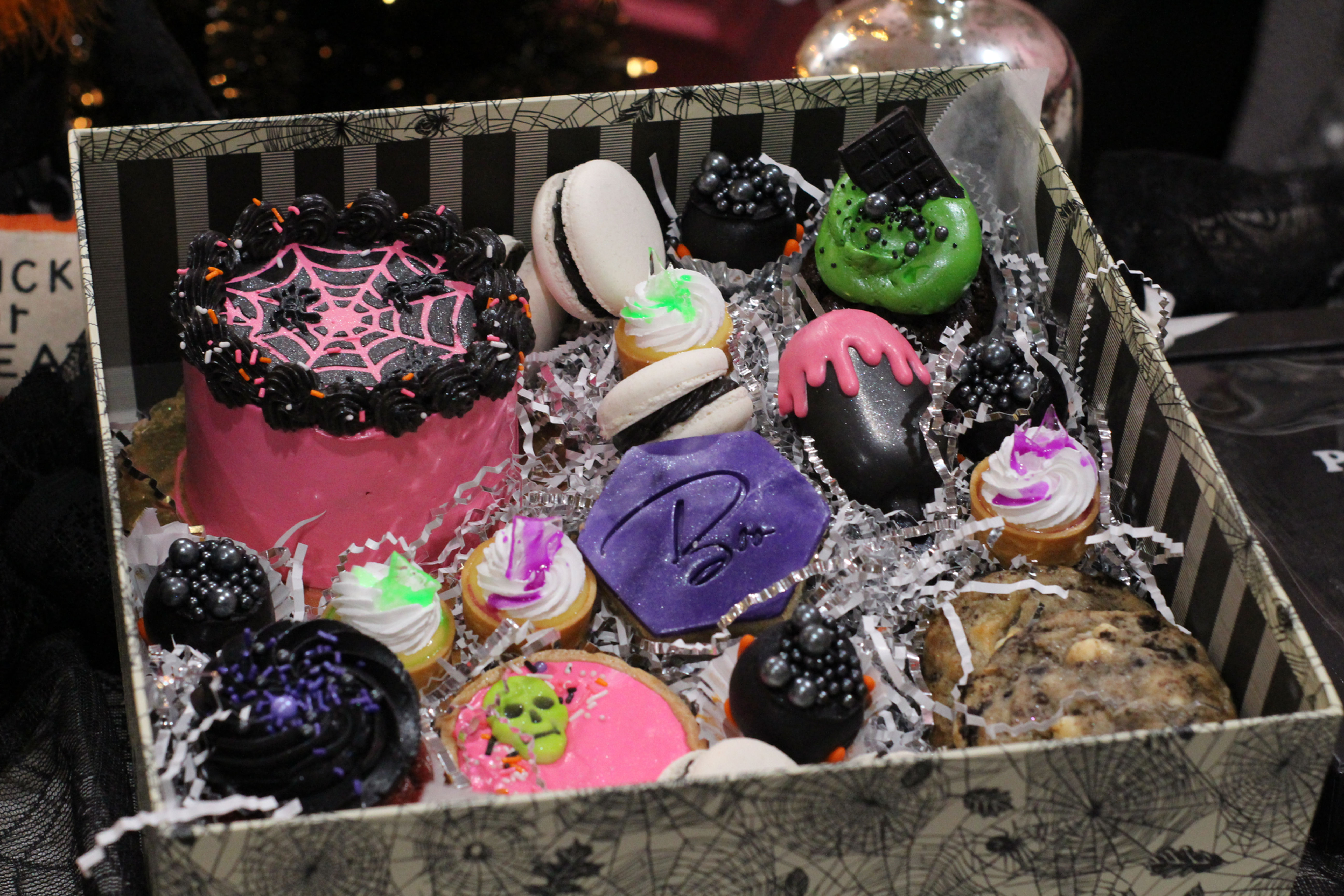 Trick or Treat Dessert Box!