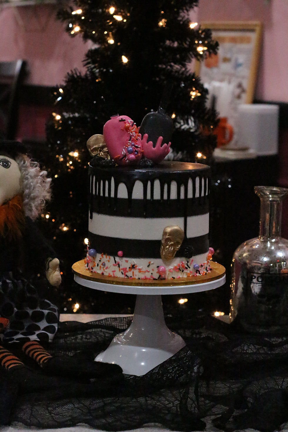 Thumbnail: Glam Halloween Cake