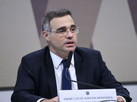 Mendonça abre investigação sobre vazamento de conversas de Vorcaro