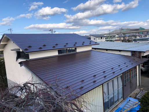屋根の葺き替え　ガルバリウム鋼板のダークブラウン横葺き　盛岡市永井　