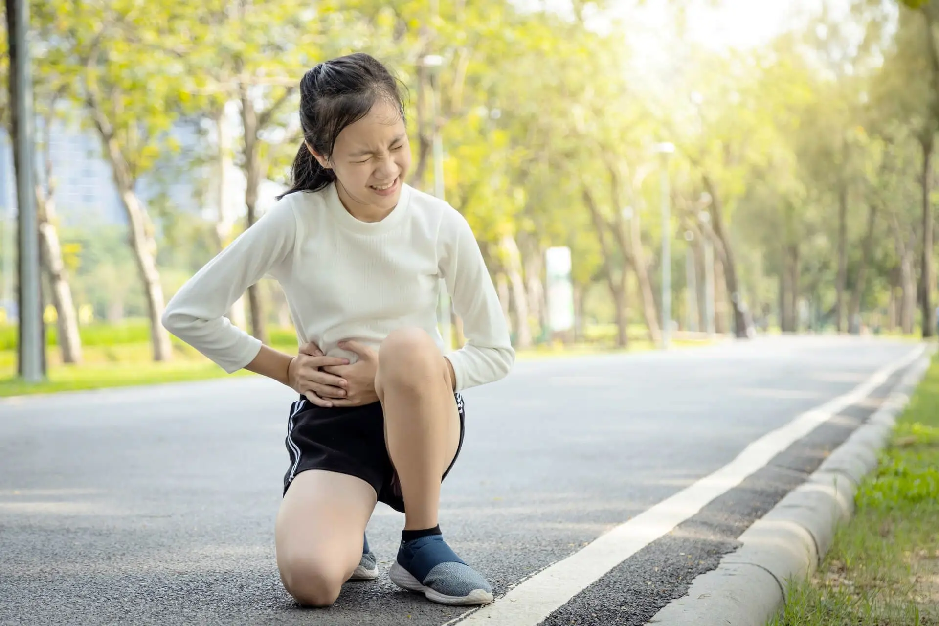 lady_holding_tummy_appendicitis_630cd63c12.webp
