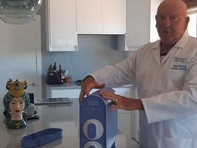 Man demonstrating RUWA 600 Reverse Osmosis water filter