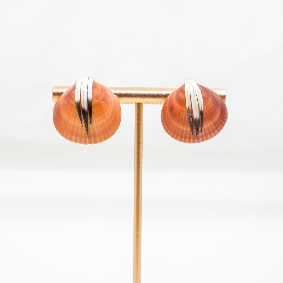 Thumbnail: Brown Clam Studs