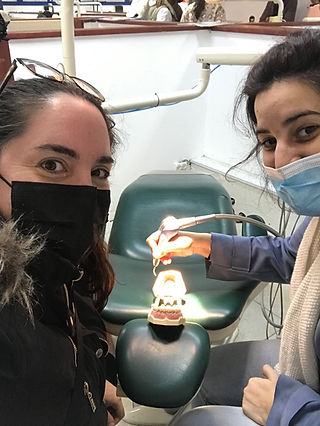 אני ומטופלת בכיסא טיפולי