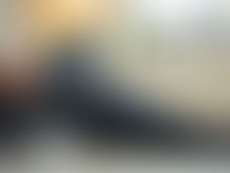 Senior liegt auf dem Boden