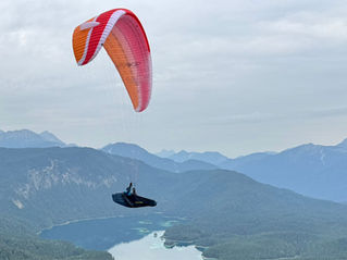 Yamaç Paraşütü: Risk Değil, Farkındalık ve Özgürlük Sanatı | AURA Paragliding