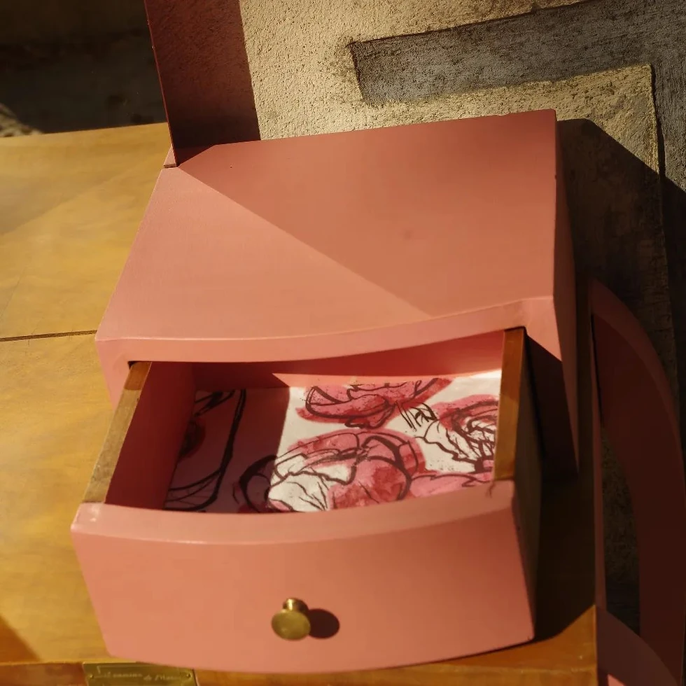 Miniature : Console Flamand rose
