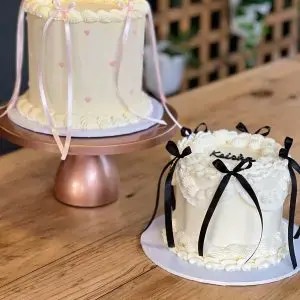 Classic Vintage Cake With Bows