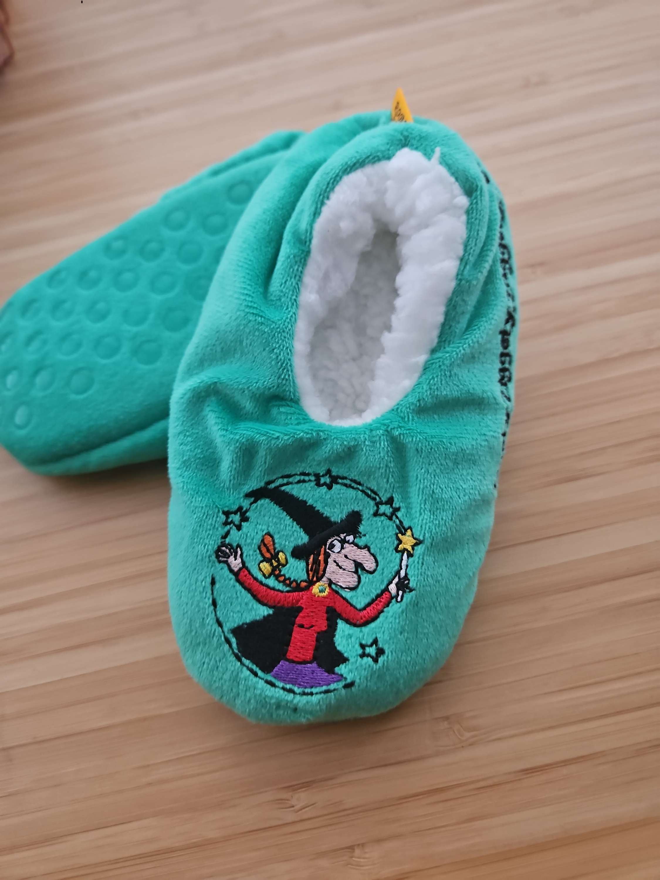 Room on the broom slipper socks size 6