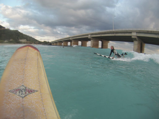 To day a funn surning lesson whit nice size wave ! okinawa onna son watersport holiday