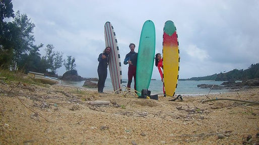 okinawa how to surf  . surfing school in onna son paradise oasi whit clear water beach . come stay a