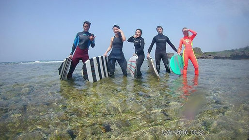 SURFING LESSON WITH NICE CREW AT MAEDA ONNA SON .
GREAT LEARNING CONDOTTION TO DAY MOST IMPORTANT WE