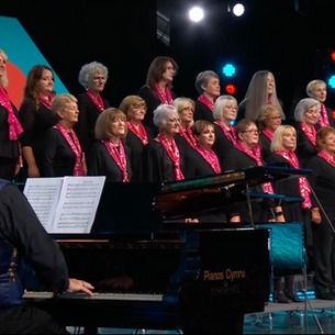 Cantabile on the Eisteddfod stage - sand like on S4C!