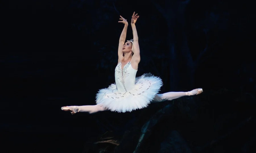 SwanLake-Jennifer-Grace-by-Amanda-Tipton.webp