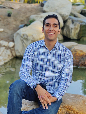 Farbod professional picture_edited.jpg
