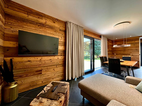 Cube Wohnzimmer TV.jpeg