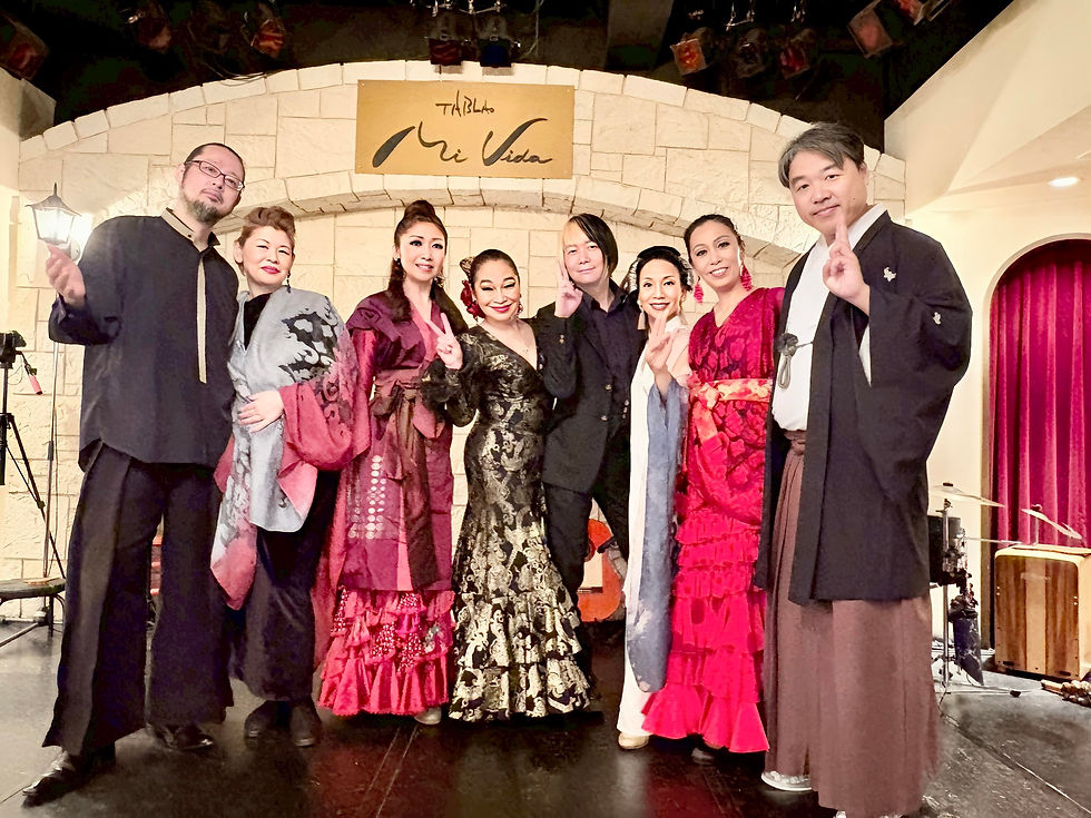 ステージでの集合写真…２名欠席🤣