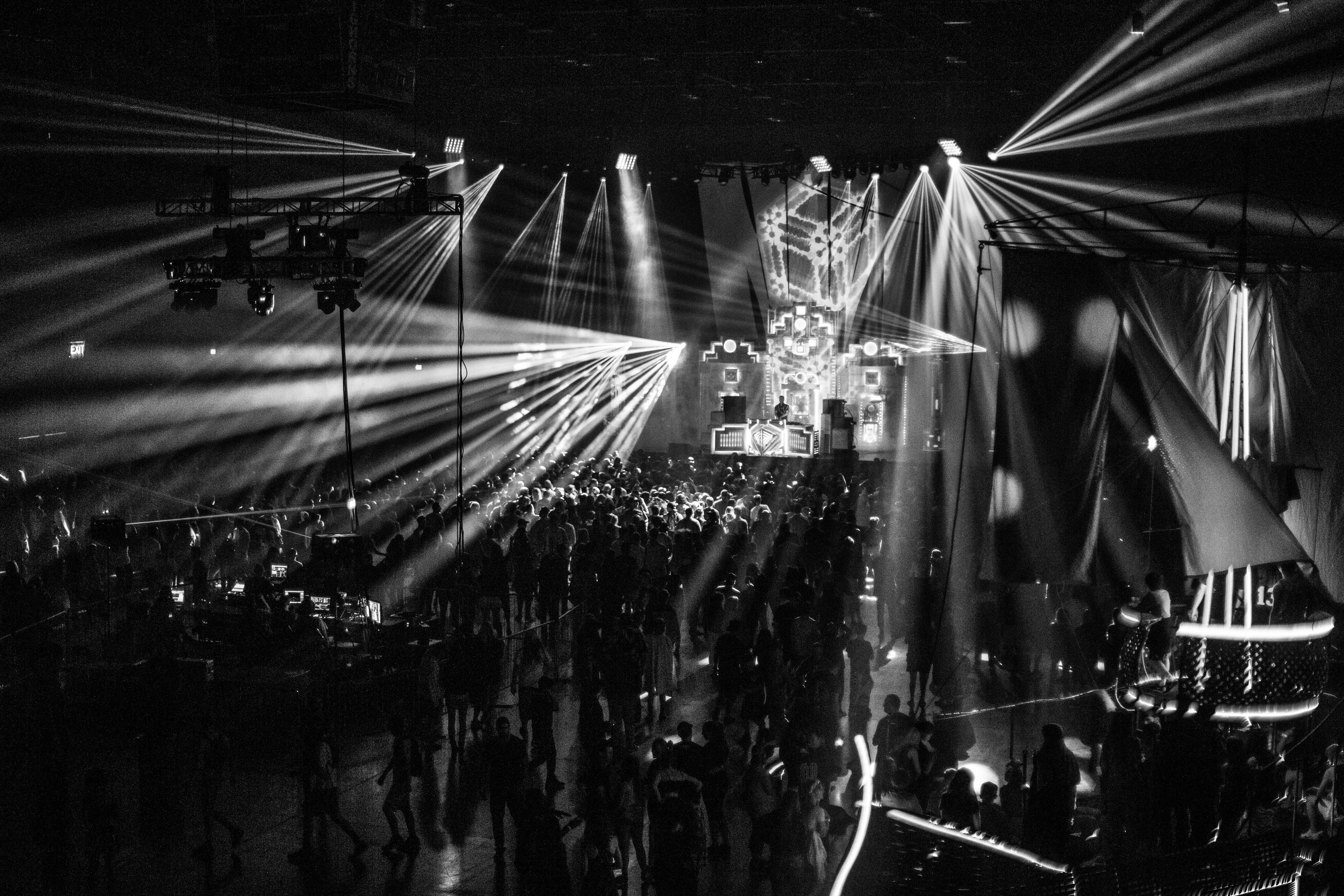 stage_artcar_wide_bw