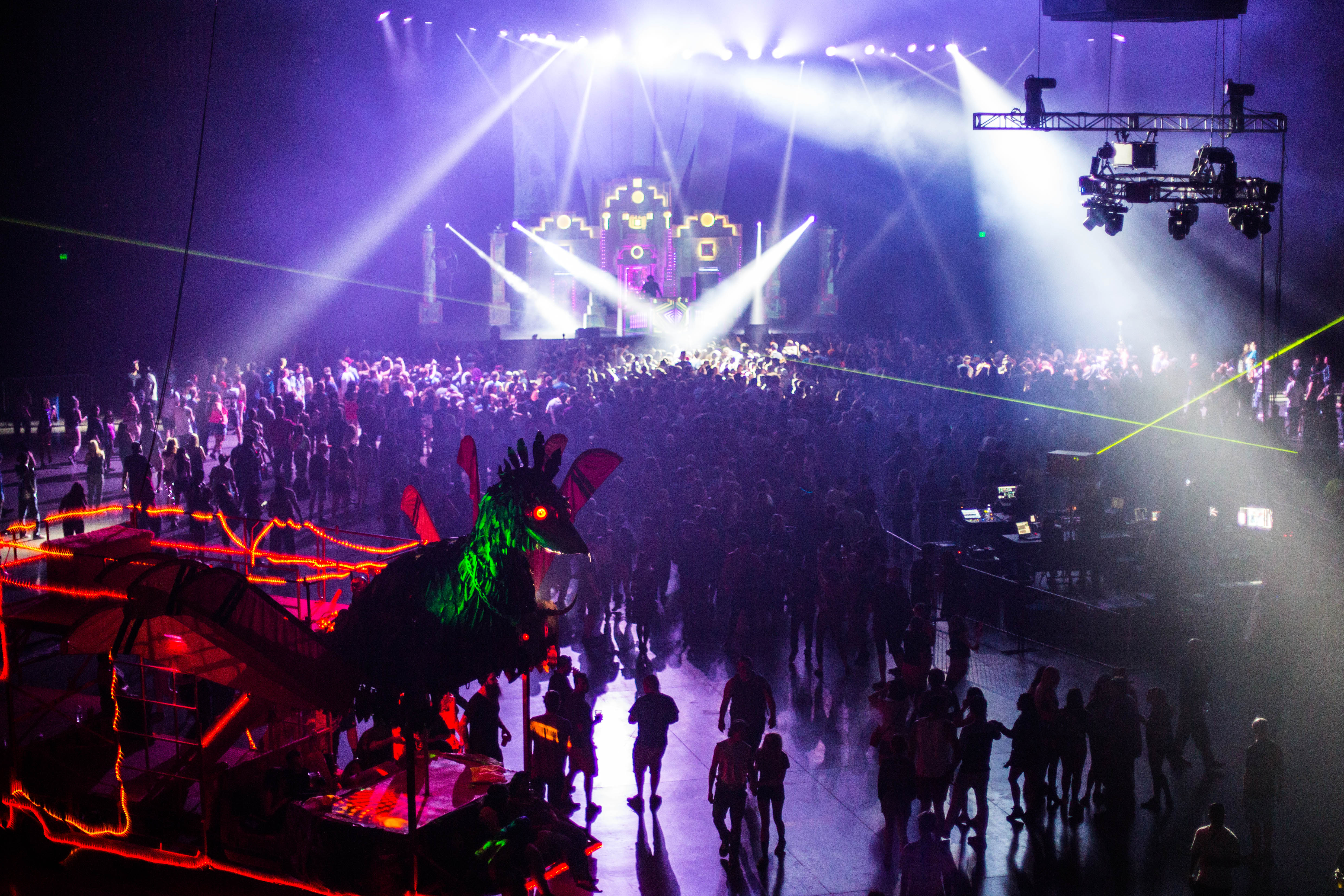 stage_artcar_wide