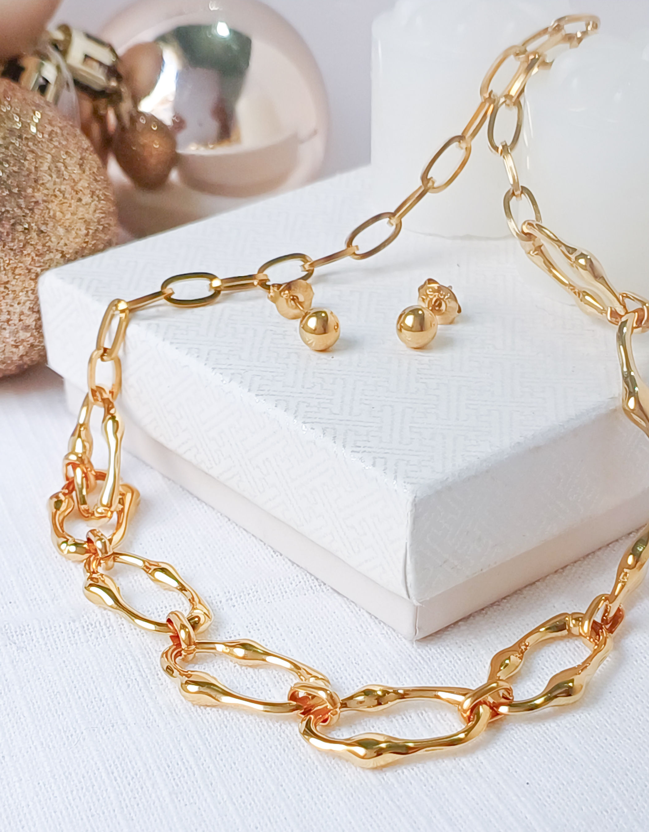 Conjunto Colar com Elos + Brinco Bolinha em Aço Dourado