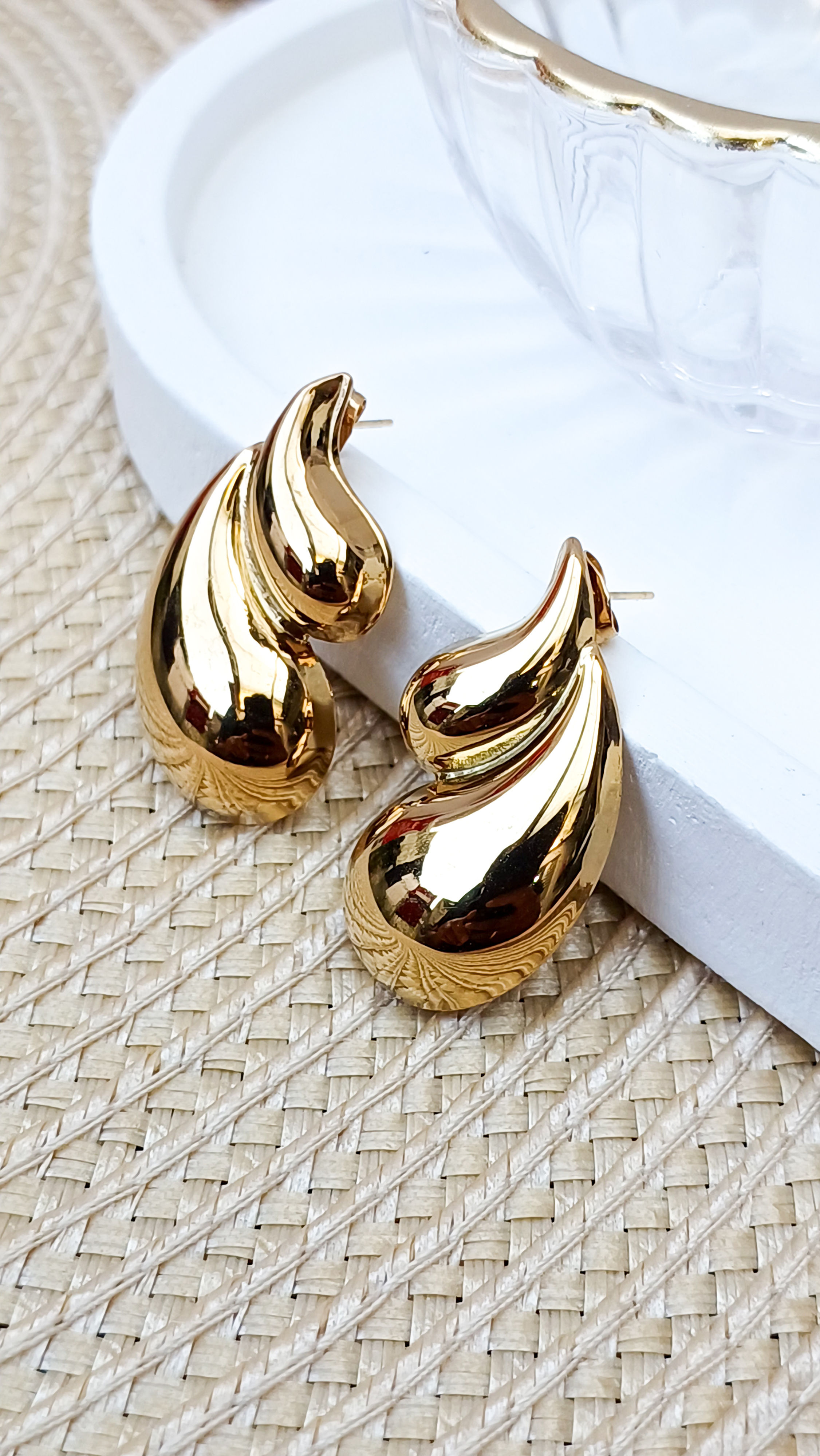 Brinco Dupla Gota em Aço Dourado