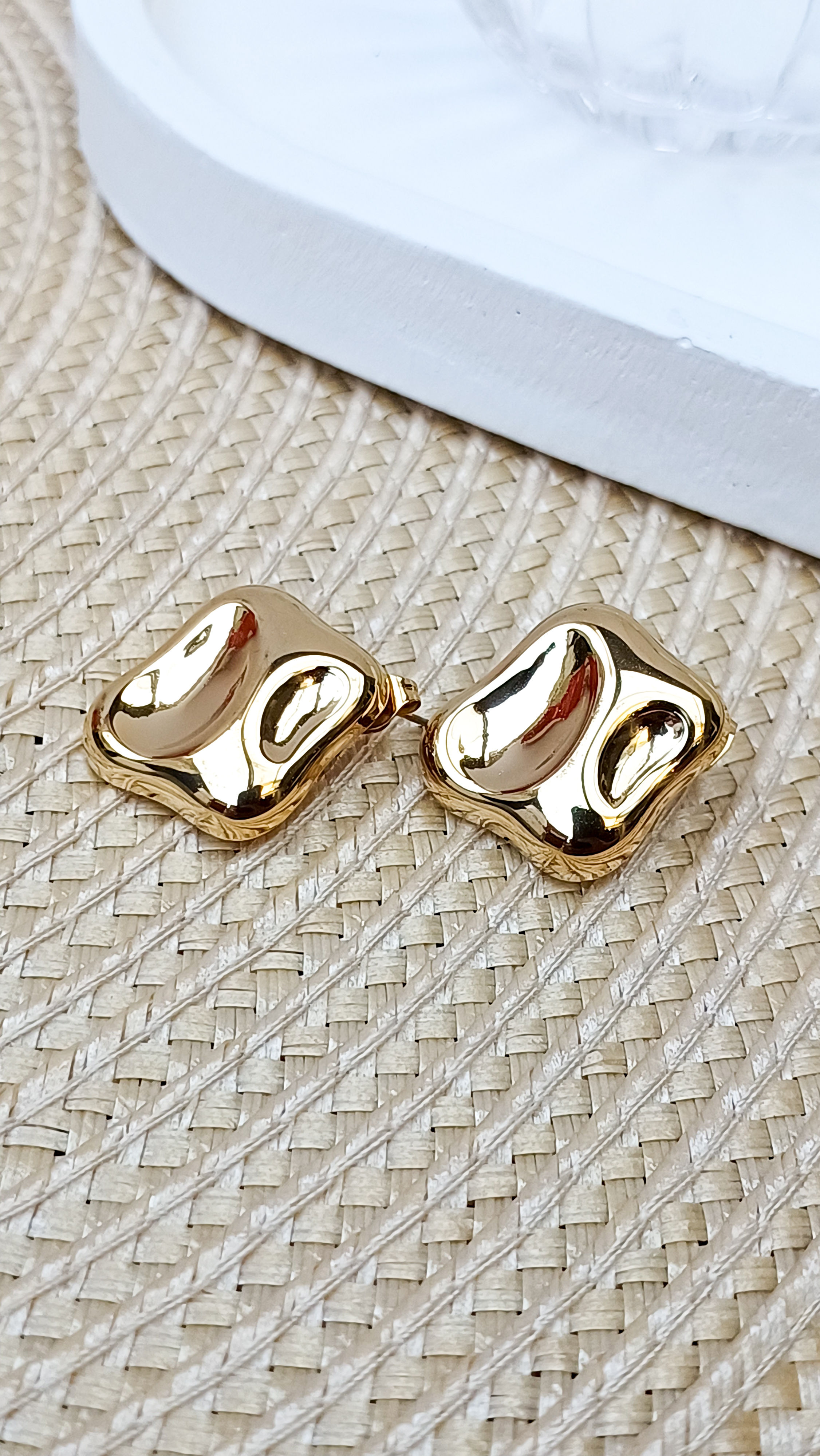 Brinco Quadrado Orgânico em Aço