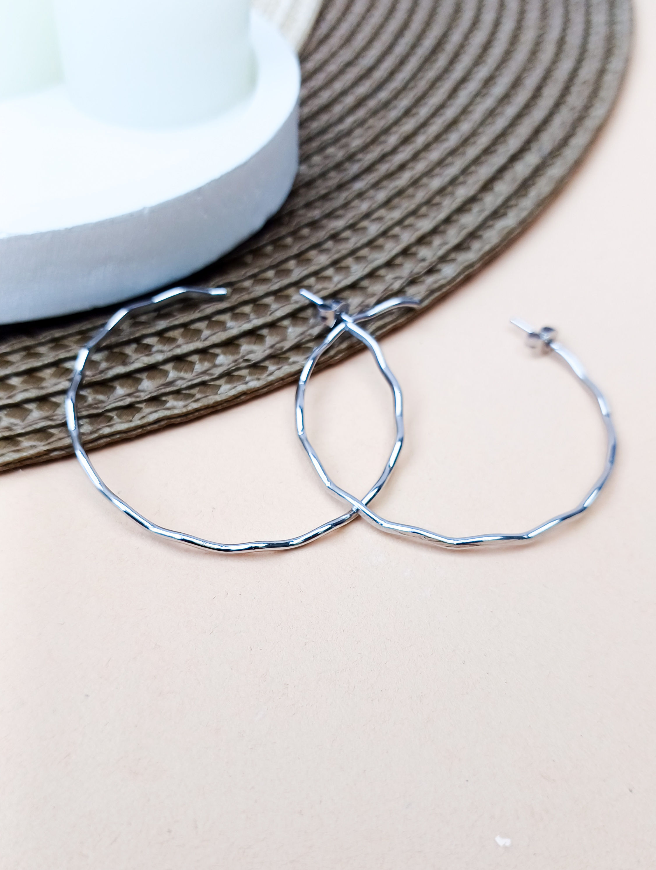 Brinco Argola Zig Zag Ondulada Média Em Aço