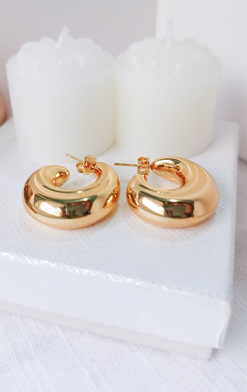 Miniatura: Argola Vírgula Robusta em Aço Dourado